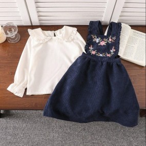 SHEIN Young Girl Dress Set, The Peter Pan Collar Design On The Top Adds A Sweet And Adorable Touch To The Overall Look